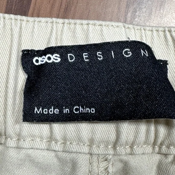 ASOS Design Beige Pleated Shorts Mens Size 34 x 7.5" Inseam Button Fly - Picture 4 of 11